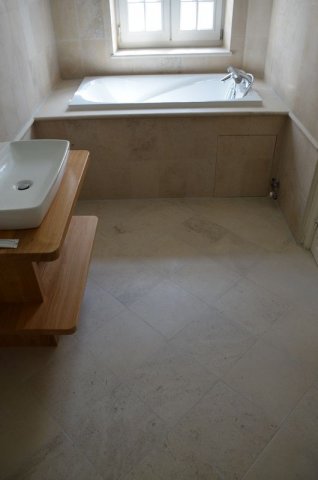 Salle de bains en pierre